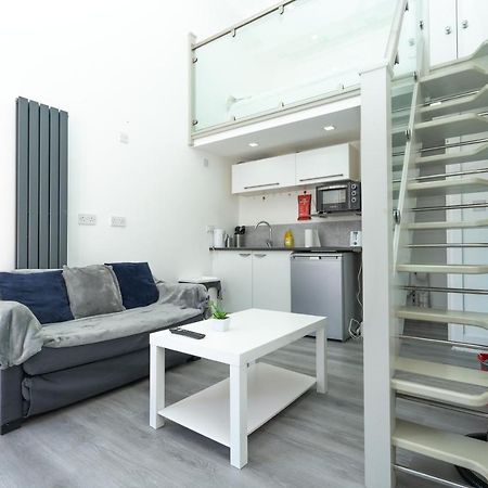 Modern & Stylish Studio In Reading Centre Apartman Kültér fotó